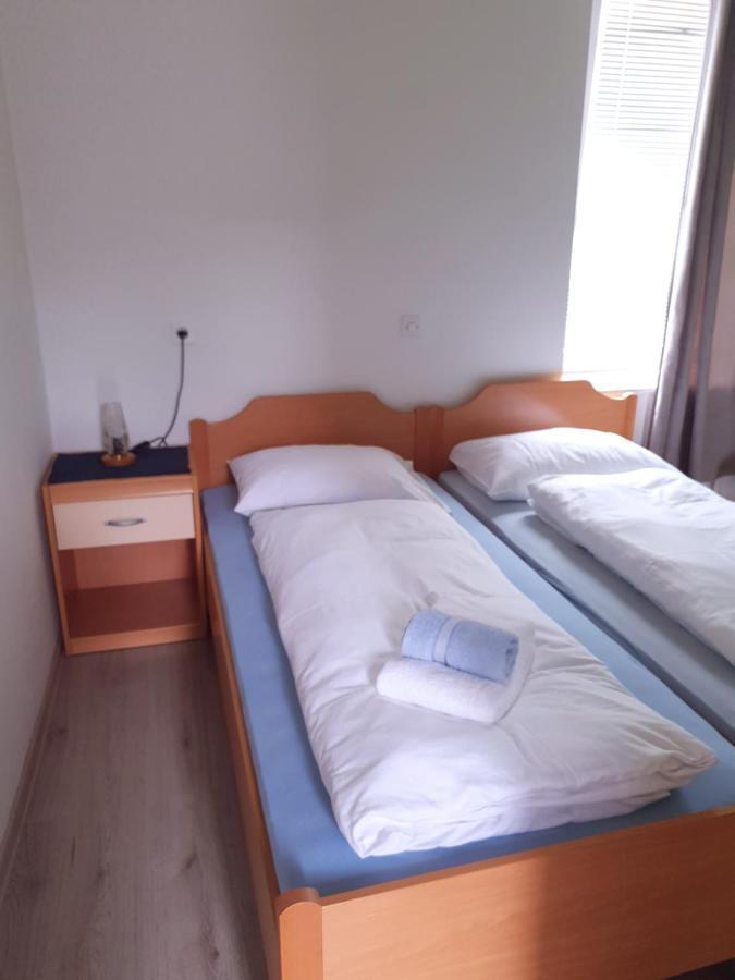 Guesthouse Osvald Zirovnica Exterior foto